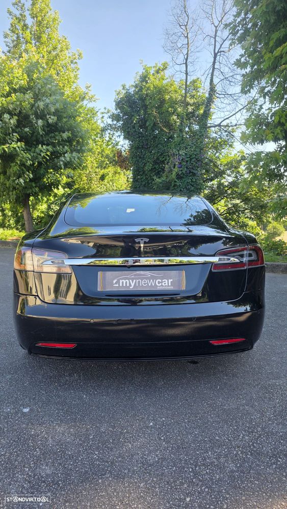 Tesla Model X - 7