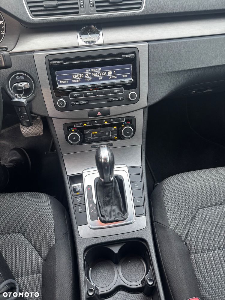 Volkswagen Passat 2.0 TDI DPF DSG Highline - 18