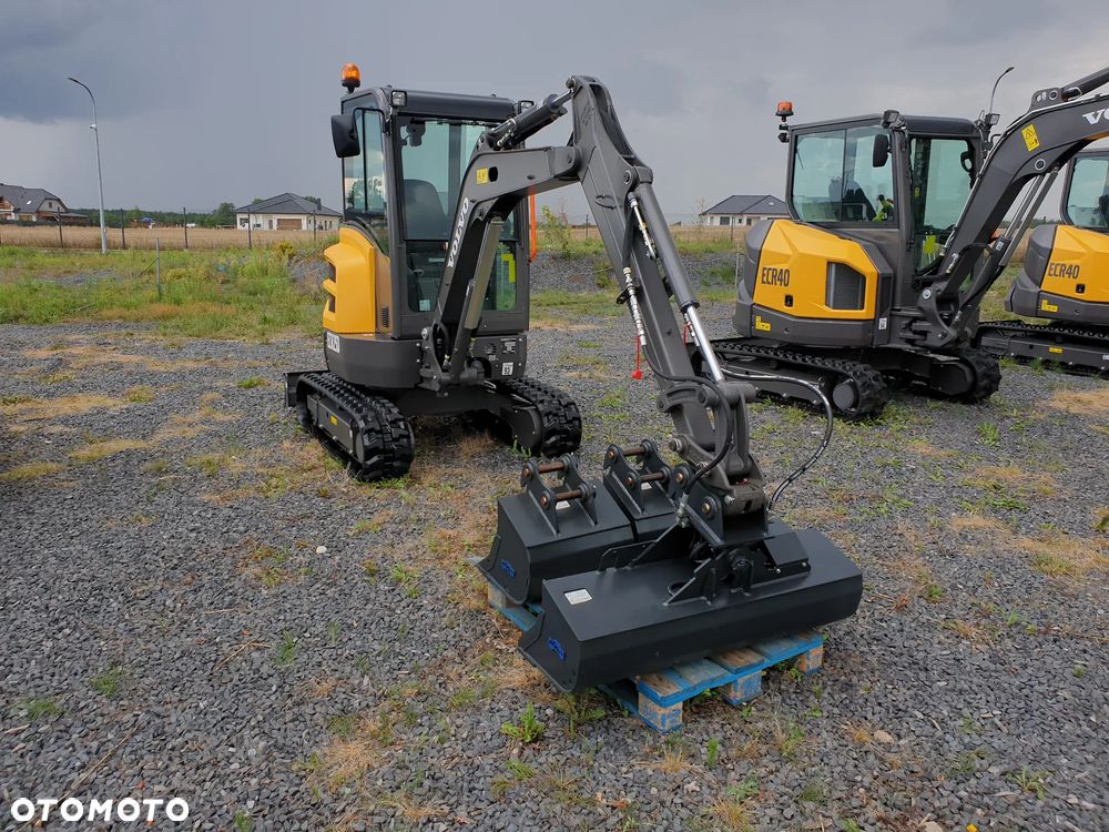 Volvo ECR25D NOWA DOSTĘPNA OD RĘKI, SZYBKOZŁĄCZE, DŁUGIE RAMIĘ, OBRÓT W OBRYSIE - 29