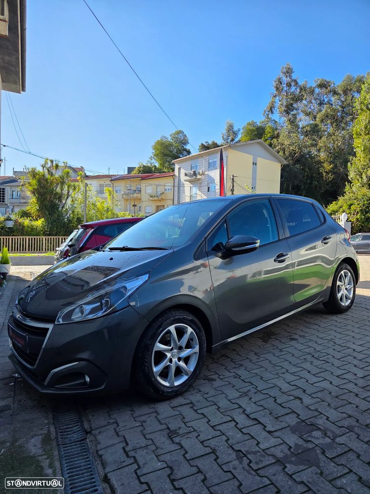 Peugeot 208 - 5
