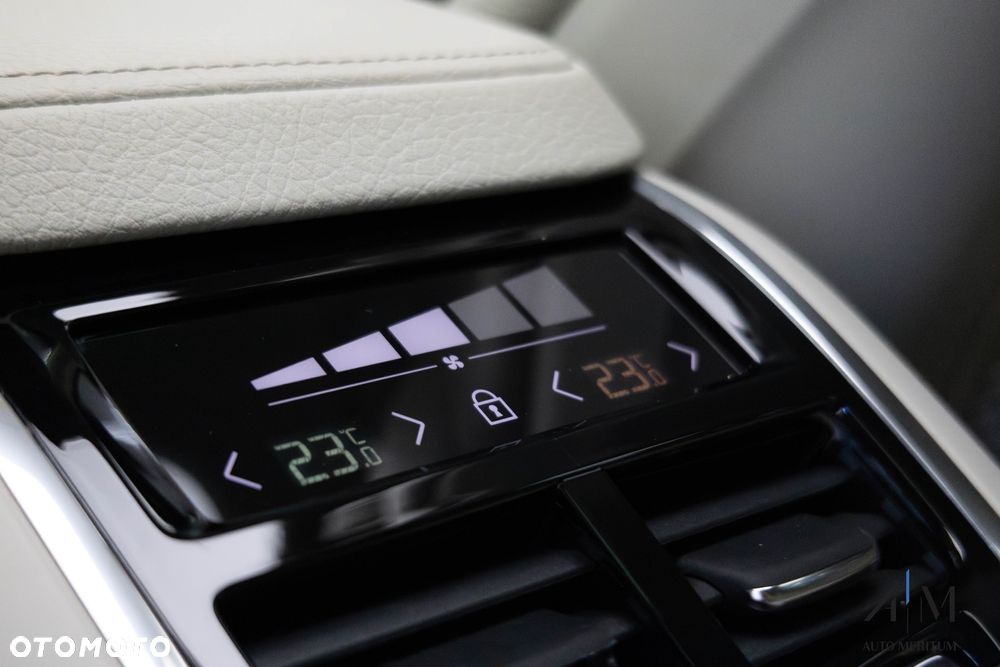 Volvo XC 60 B4 D AWD Plus Bright - 36