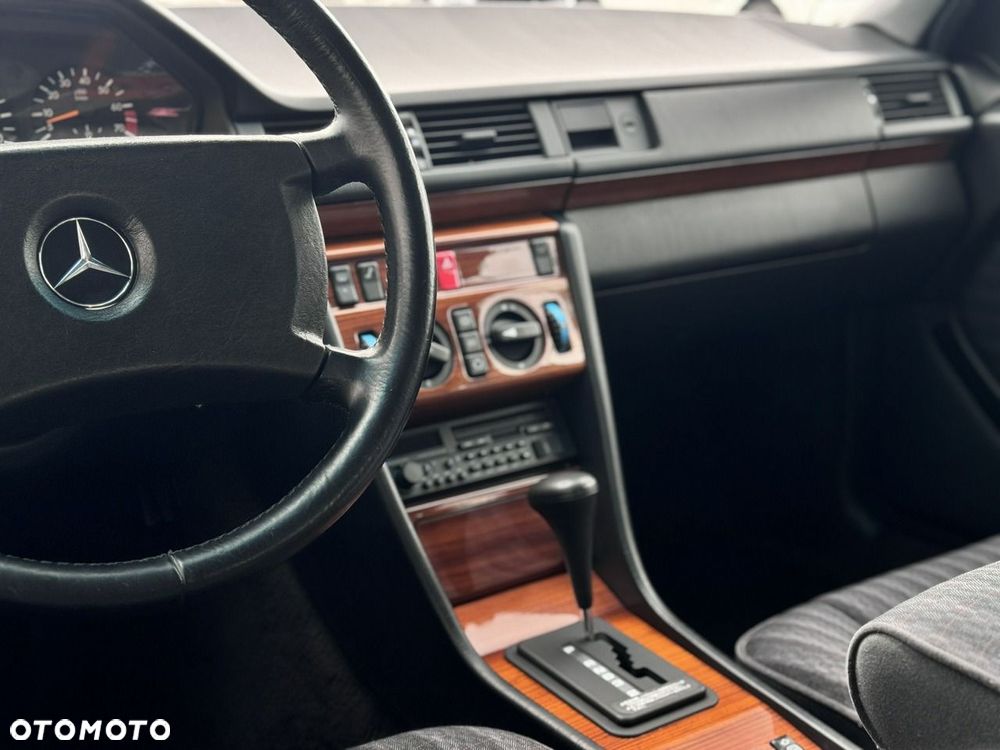 Mercedes-Benz W124 (1984-1993) - 30