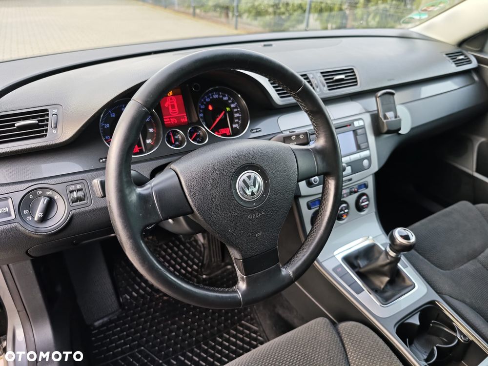 Volkswagen Passat 1.6 FSI Comfortline - 15