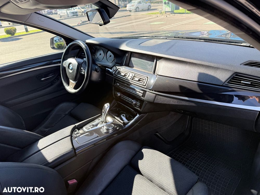 BMW Seria 5 525d xDrive - 12