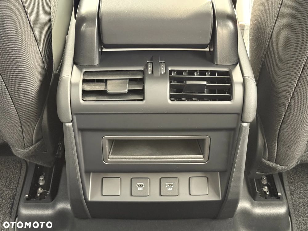 Land Rover Defender 110 D250 S - 10