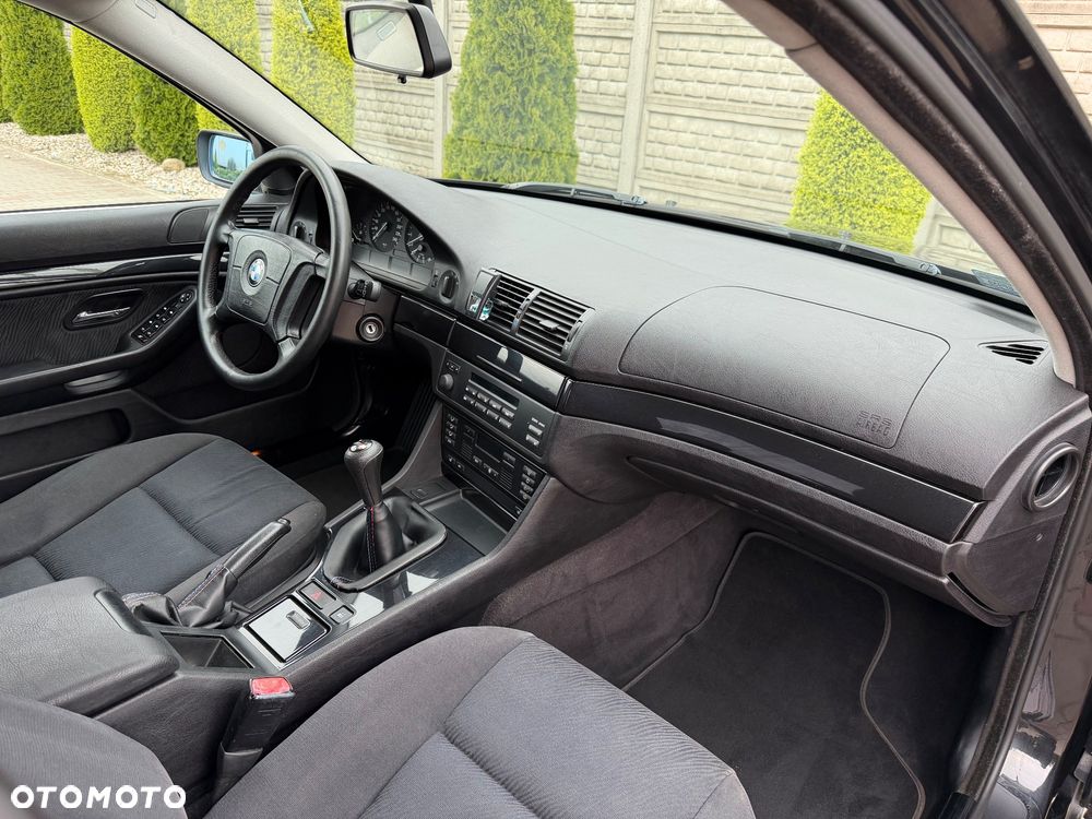 BMW Seria 5 520i - 29