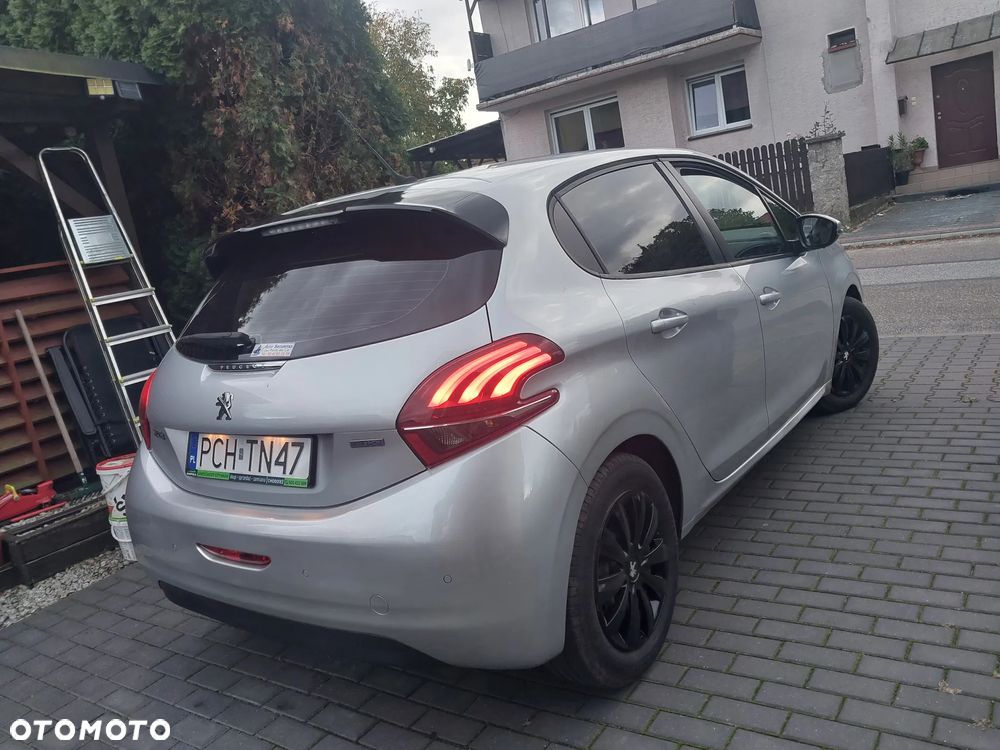Peugeot 208 - 15