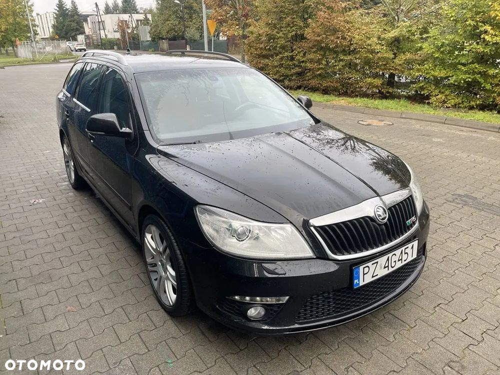 Skoda Octavia Combi 2.0 TSI DSG RS - 2