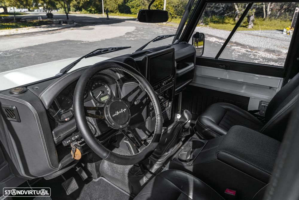 Land Rover Defender 90 S - 10