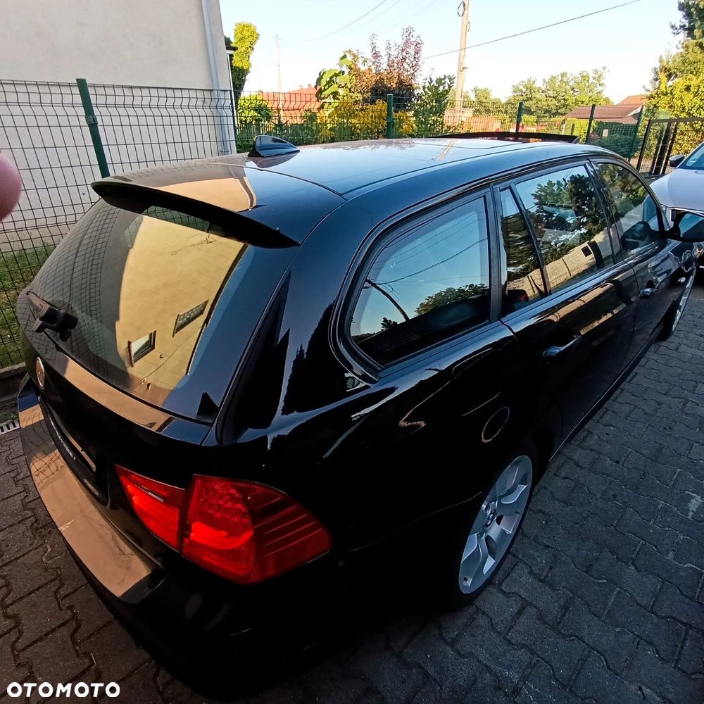 BMW Seria 3 330i - 3