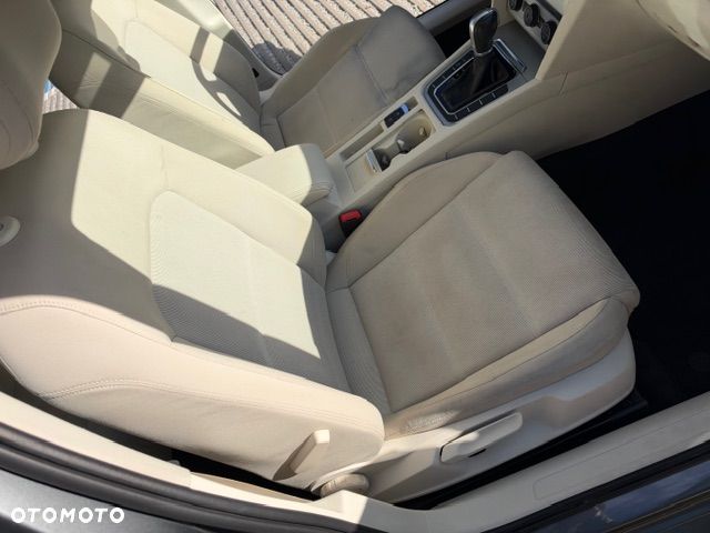 Volkswagen Passat - 21