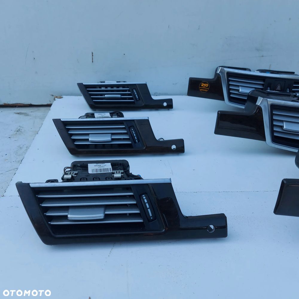 LISTWA OZDOBNA DEKOR W DESKE KRATKI NAWIEWU MERCEDES C W205 ORYGINAL DEMONTAZ 212680XX71 2126800271 2126801427 - 3