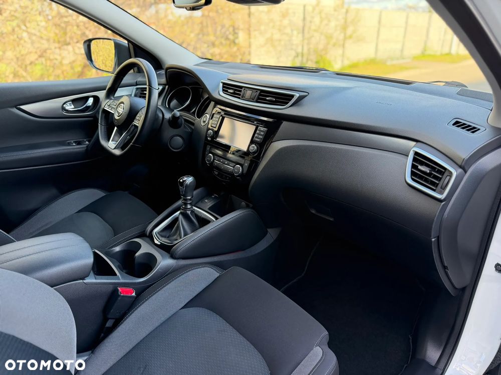 Nissan Qashqai 1.3 DIG-T N-Connecta - 28