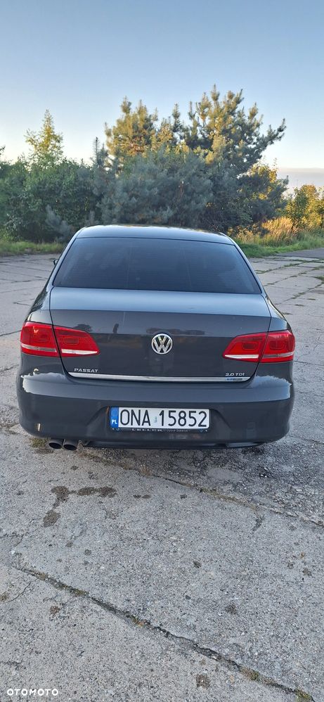 Volkswagen Passat - 4