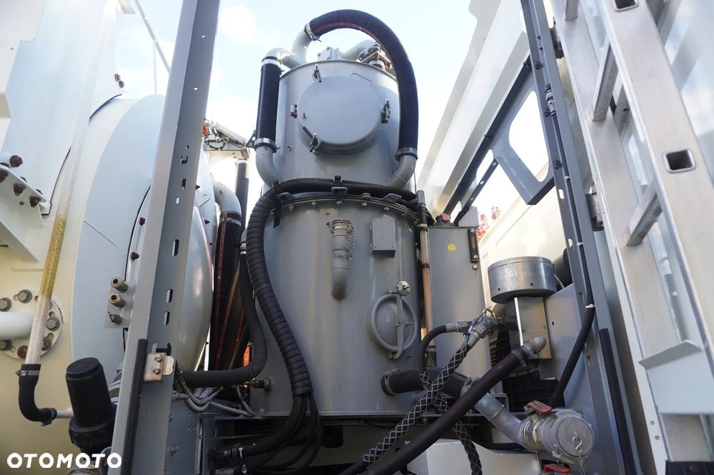 MAN TGM 26.340 E6 / Beczka asenizacyjna Rivard 11,8 m3 / 110 tys. km / oś skrętna - 18