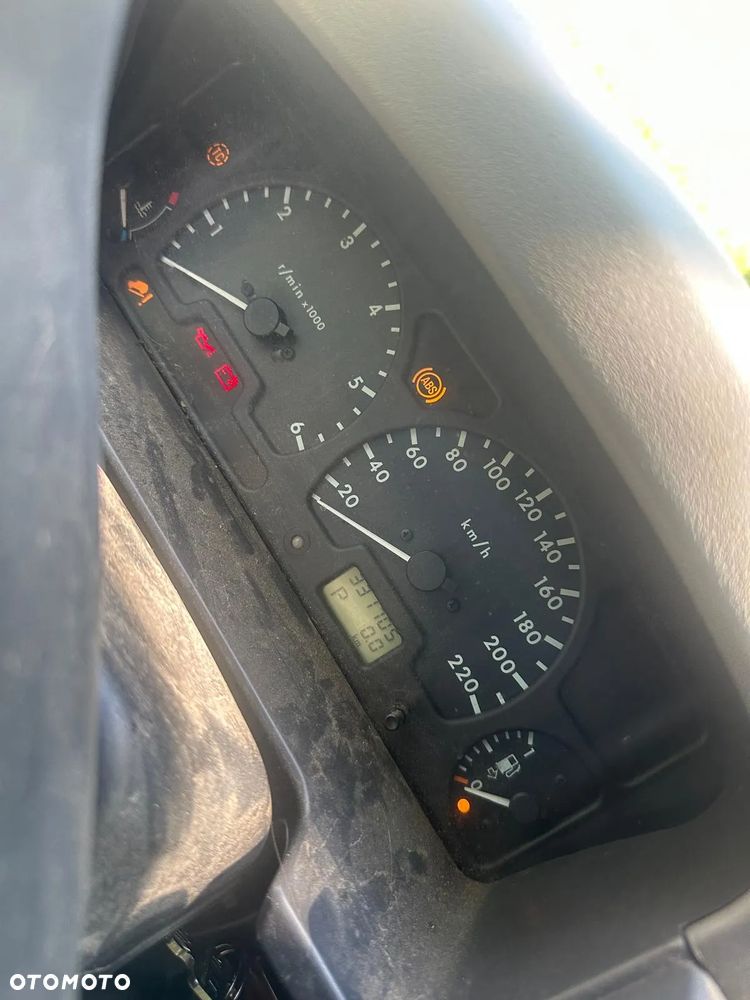 Land Rover Discovery - 4
