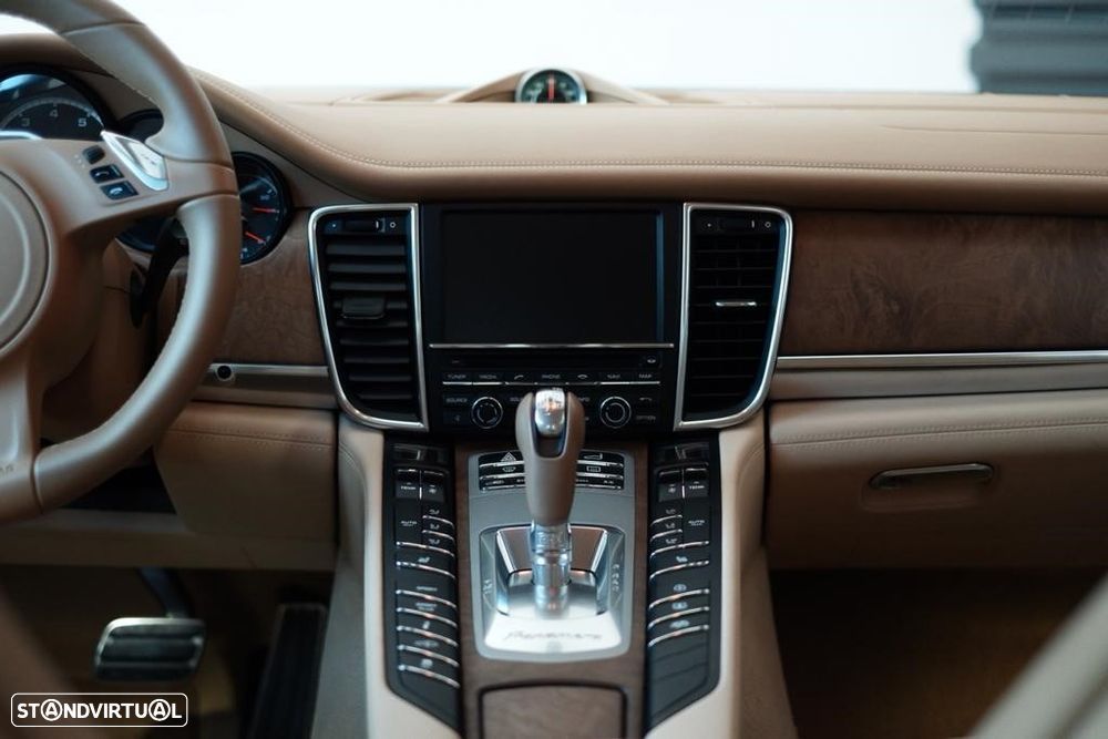 Porsche Panamera Turbo PDK - 20