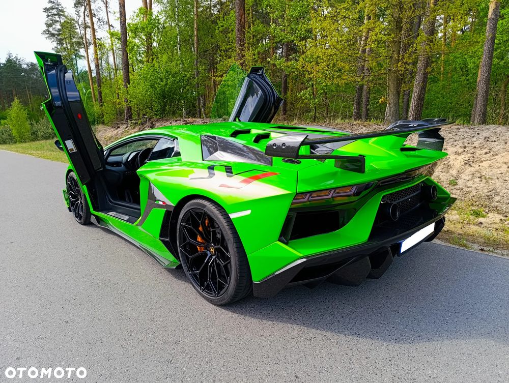 Lamborghini Aventador - 2