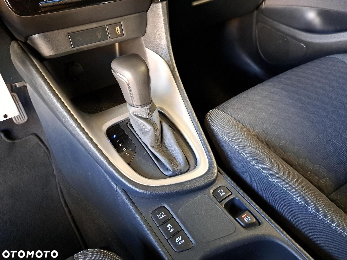 Toyota Yaris Hybrid 1.5 Comfort - 25