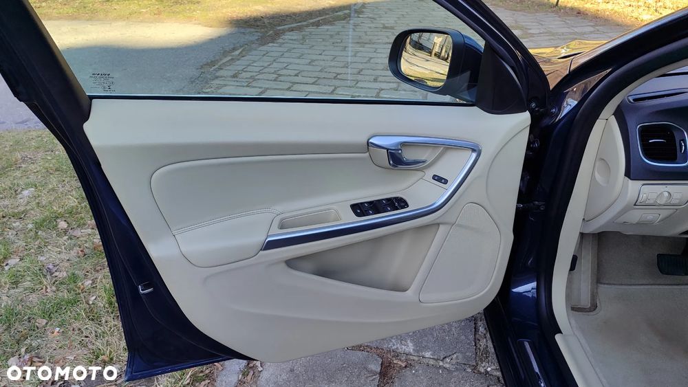 Volvo S60 D4 Drive-E Momentum - 29