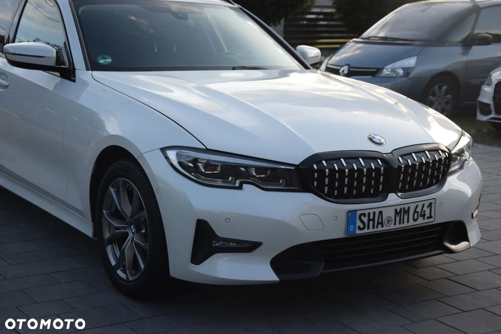 BMW Seria 3 320d xDrive Luxury Line Purity sport - 22