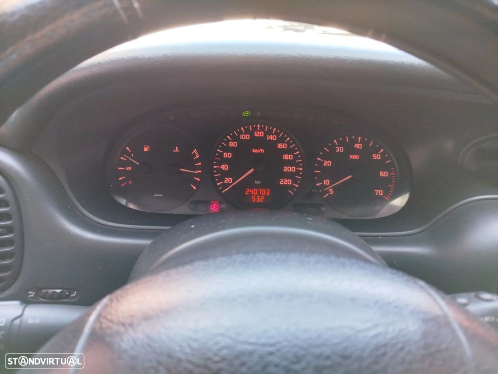 Renault Mégane 1.6 RN - 12