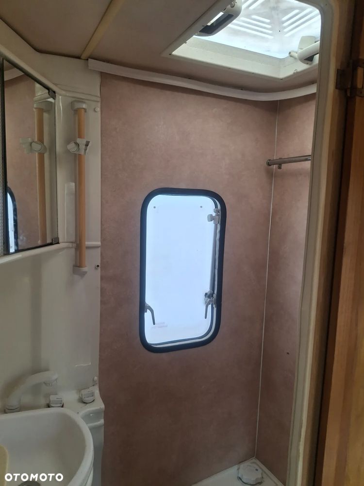 SWIFT challenger 440se - 18