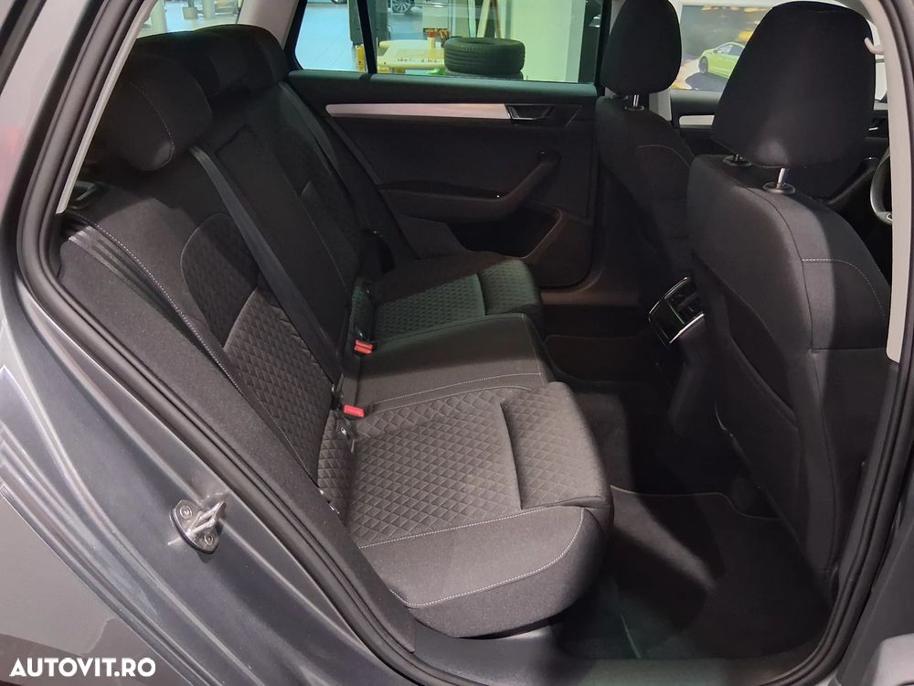 Skoda Superb 2.0 TDI DSG Ambition - 37