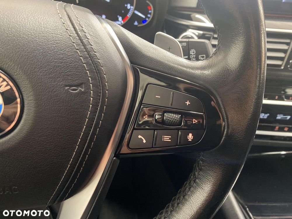BMW Seria 5 518d - 14
