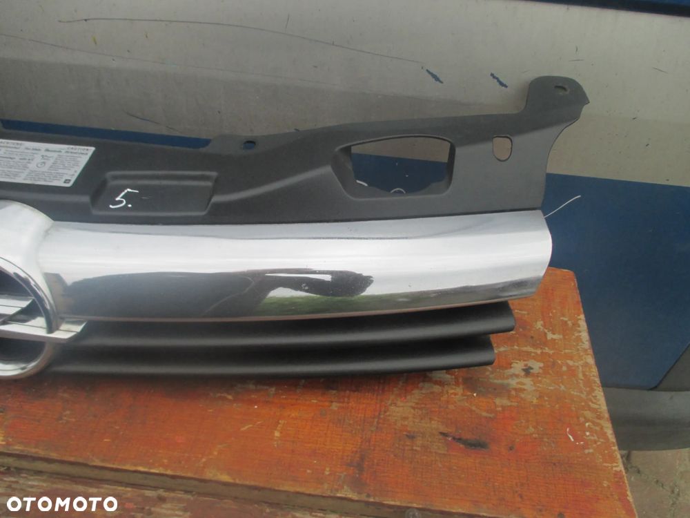 Grill atrapa ASTRA 3 H - 2