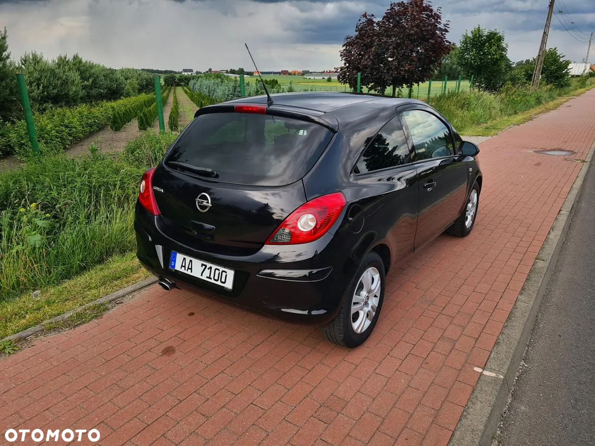 Opel Corsa 1.4 16V Cosmo - 9