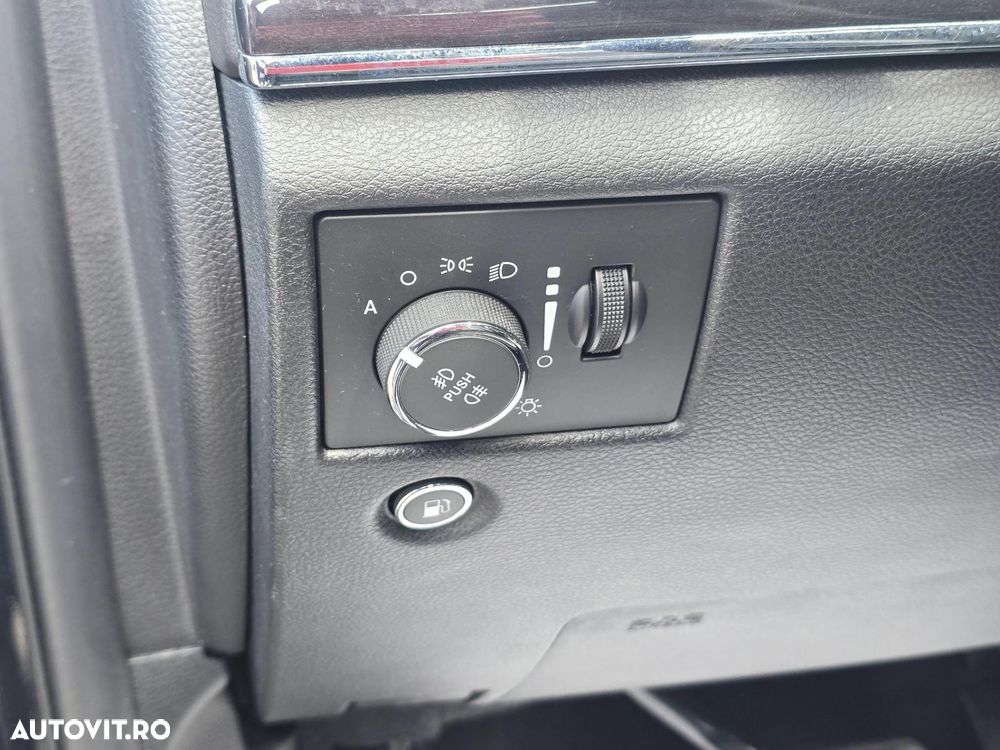 Jeep Grand Cherokee - 12