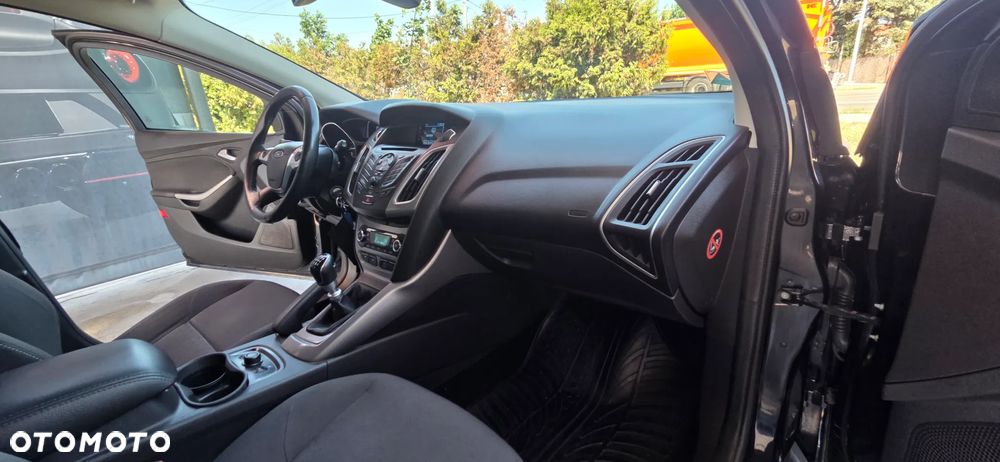 Ford Focus SW 1.6 TDCi Titanium - 32