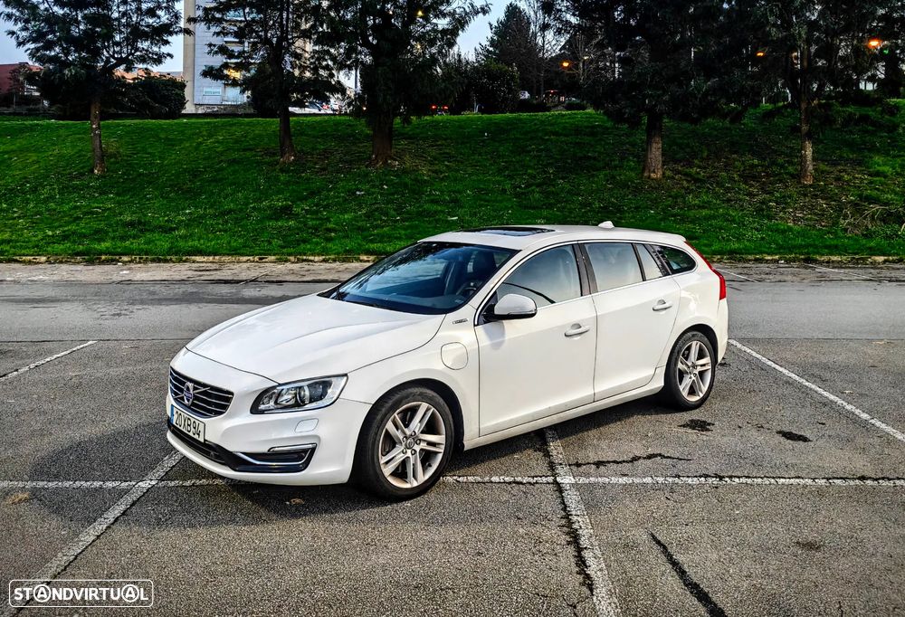 Volvo V60 2.4 D6 R-Design Sum.AWD Phev - 1