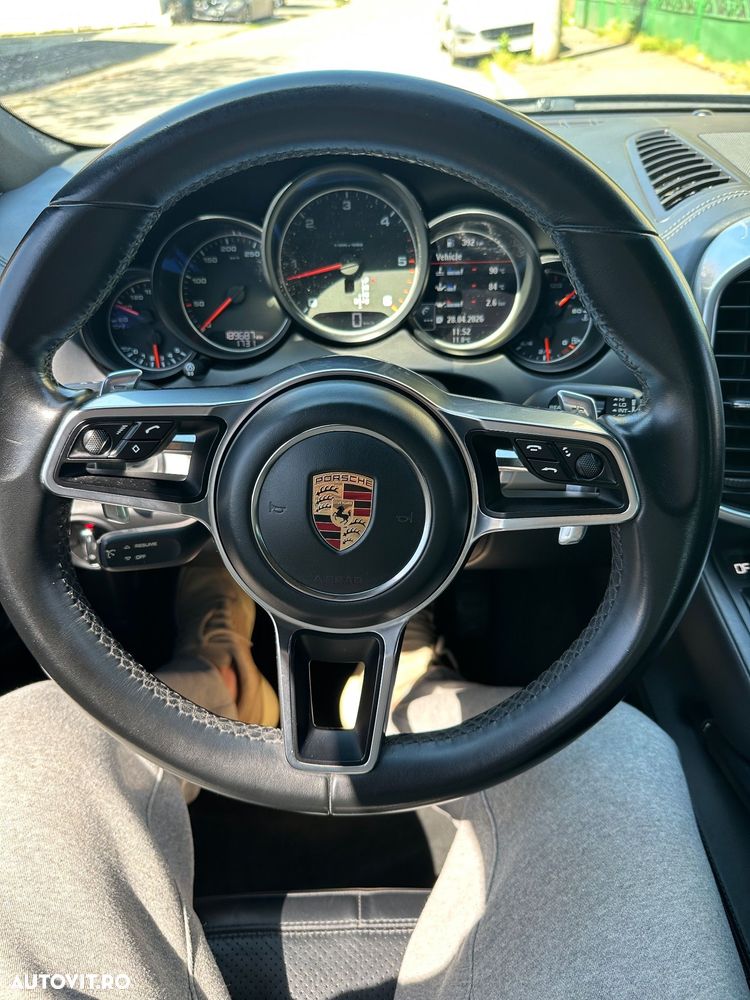 Porsche Cayenne - 8