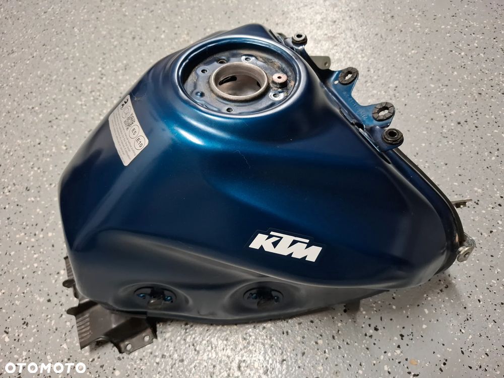 KTM Duke 125 390 zbiornik bak pompa paliwa - 4