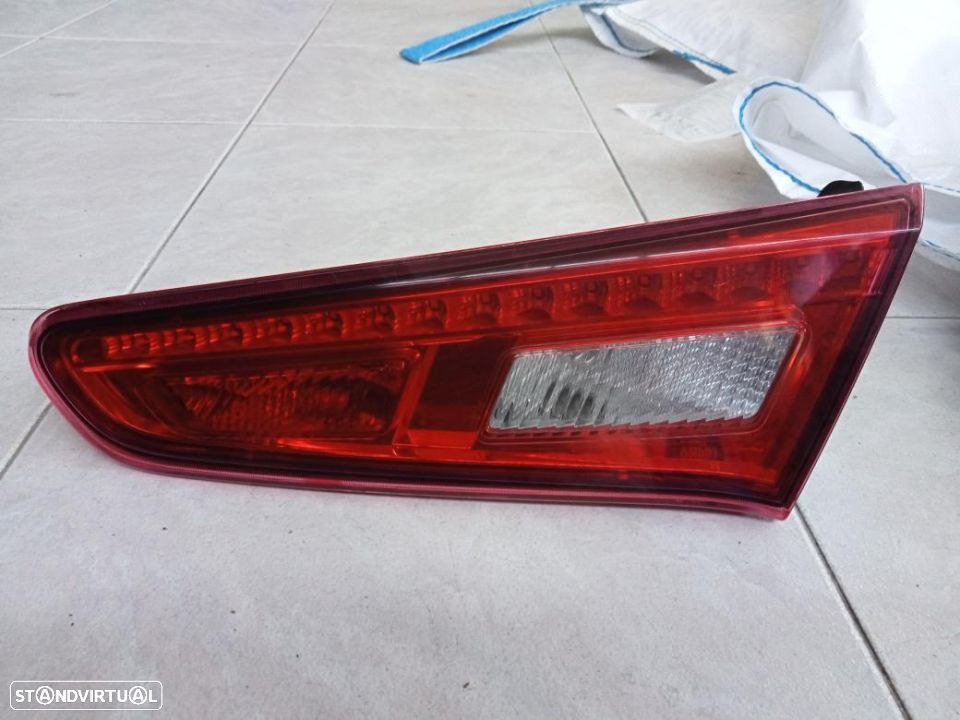 Farolim direito da mala Alfa Romeo Giulietta - 1