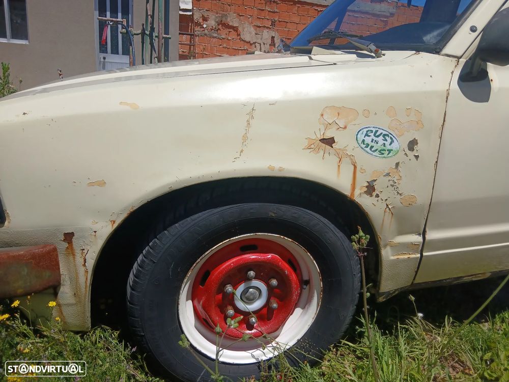 Nissan Pick Up - 3