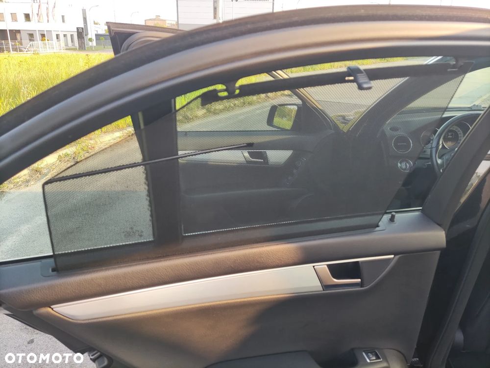 Mercedes-Benz Klasa C 180 BlueEFFICIENCY Avantgarde - 36