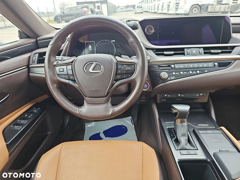 Lexus ES 300h Business Edition - 11