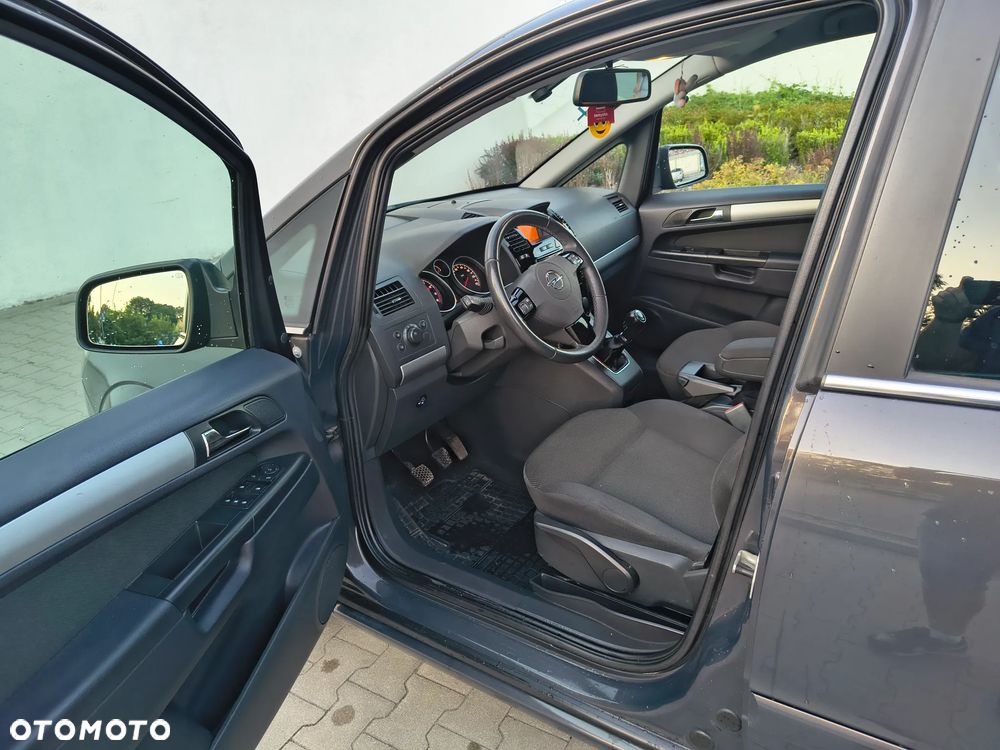 Opel Zafira 1.8 Cosmo EU5 - 14