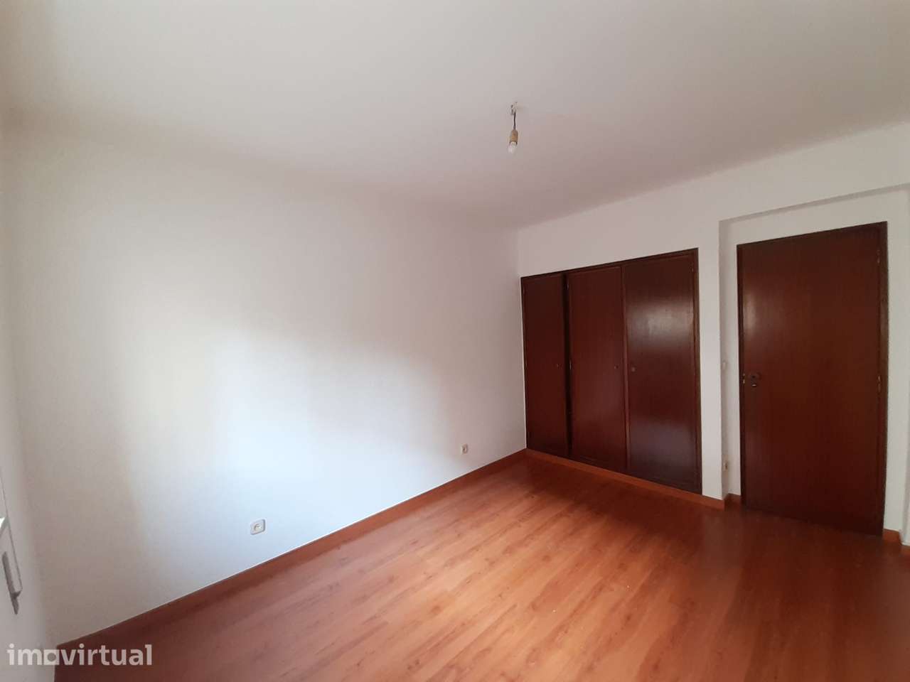 Apartamento T2 em Eiras (Urb do Loreto - perto Estação CP) com varanda - Grande imagem: 4/7