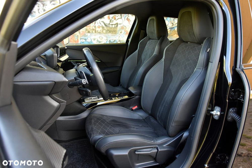 Peugeot 2008 PureTech 130 EAT8 GT - 21