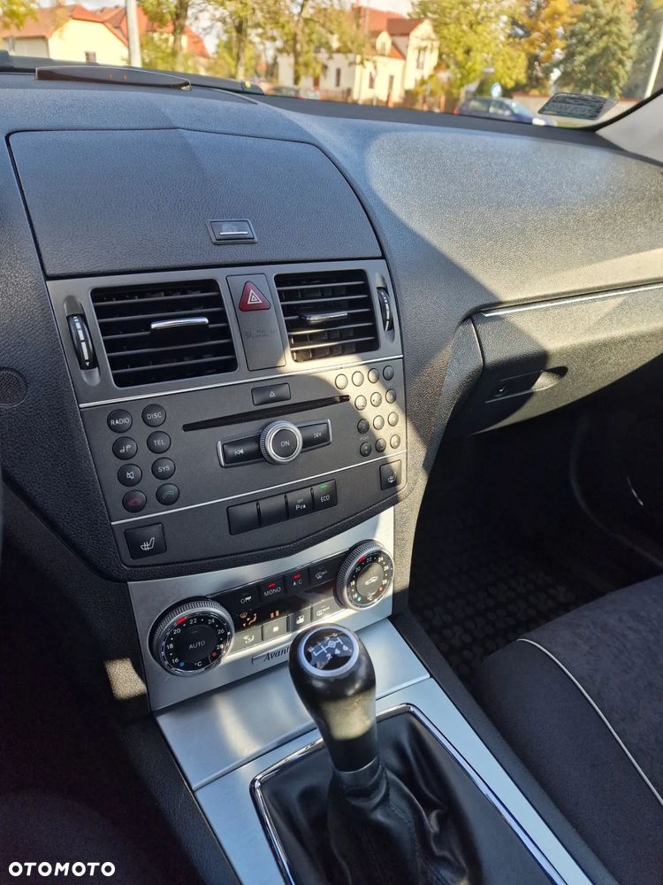 Mercedes-Benz Klasa C 200 CGI BlueEff Avantgarde - 19