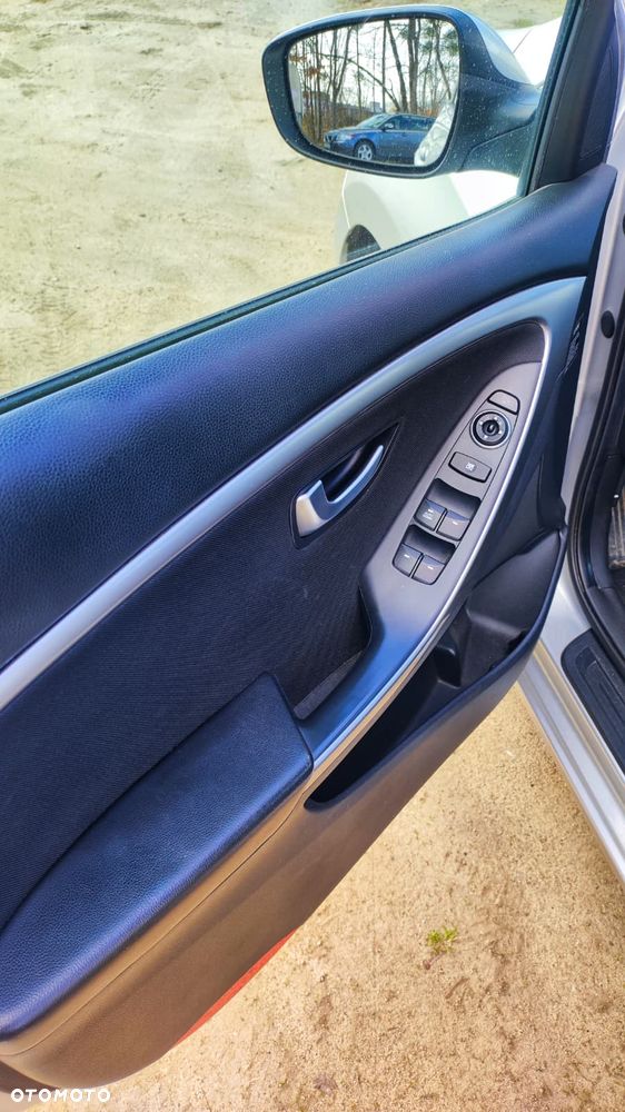Hyundai i30 blue 1.6 CRDi Trend - 9