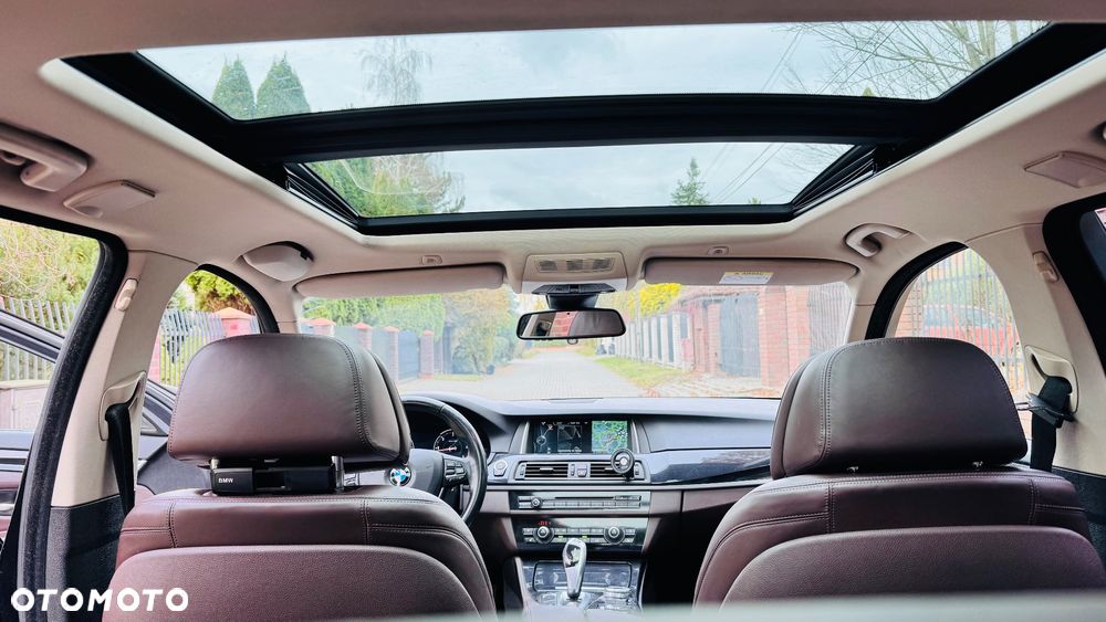 BMW Seria 5 525d xDrive Luxury Line - 11