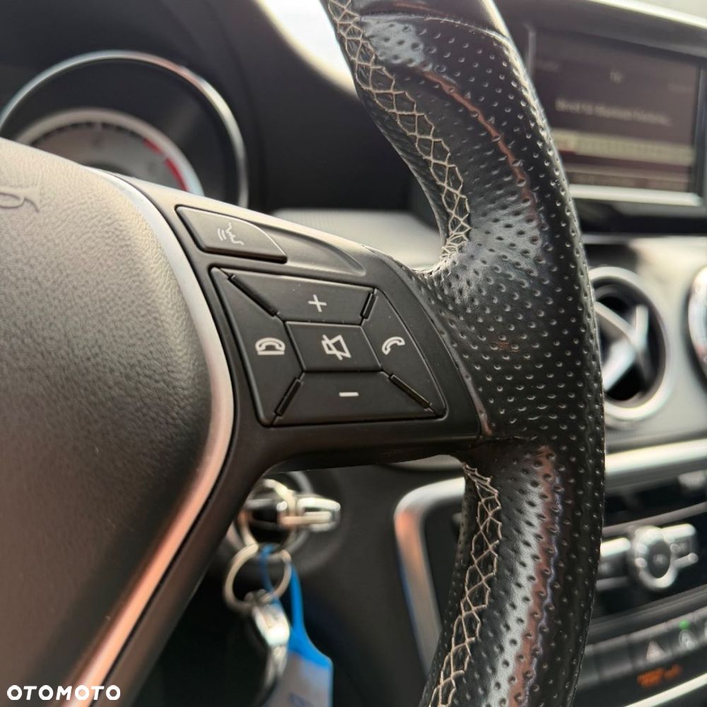Mercedes-Benz GLA - 23