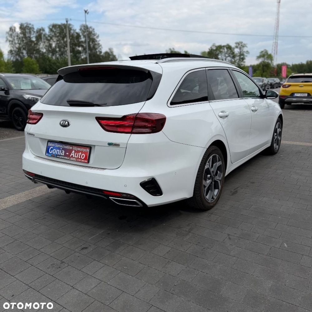 Kia Ceed - 12