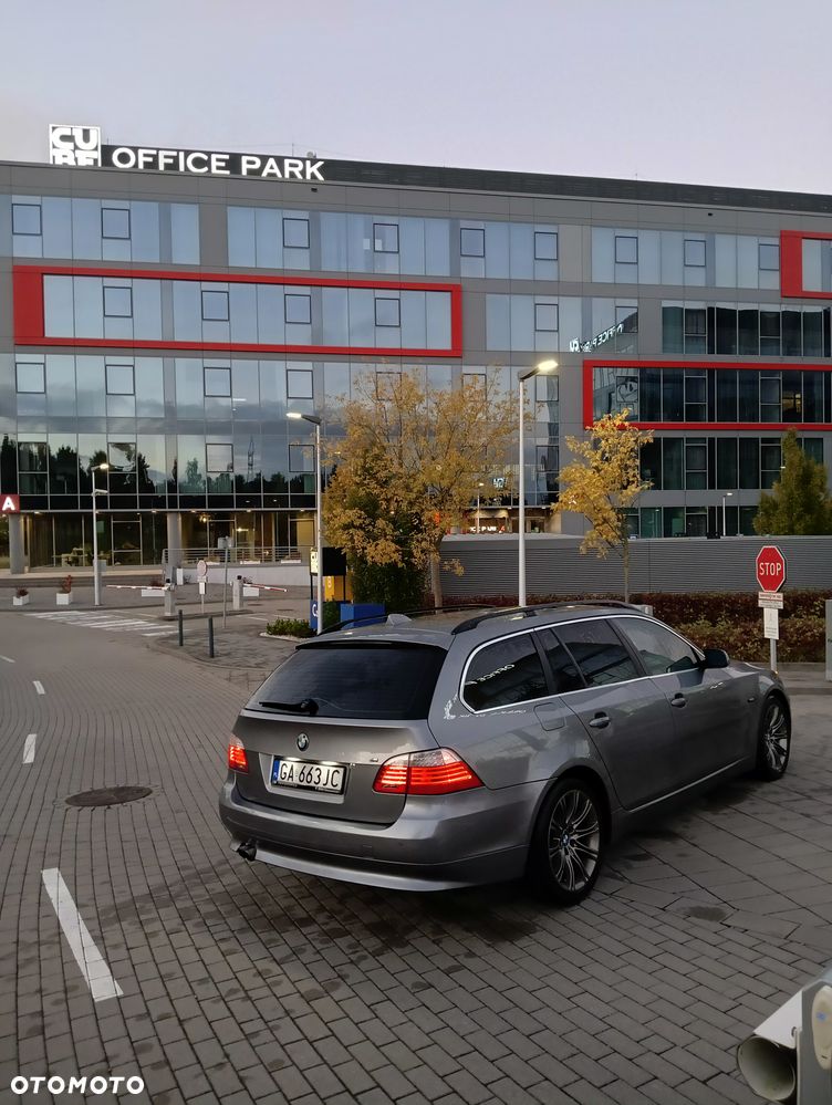 BMW Seria 5 525d Touring - 8