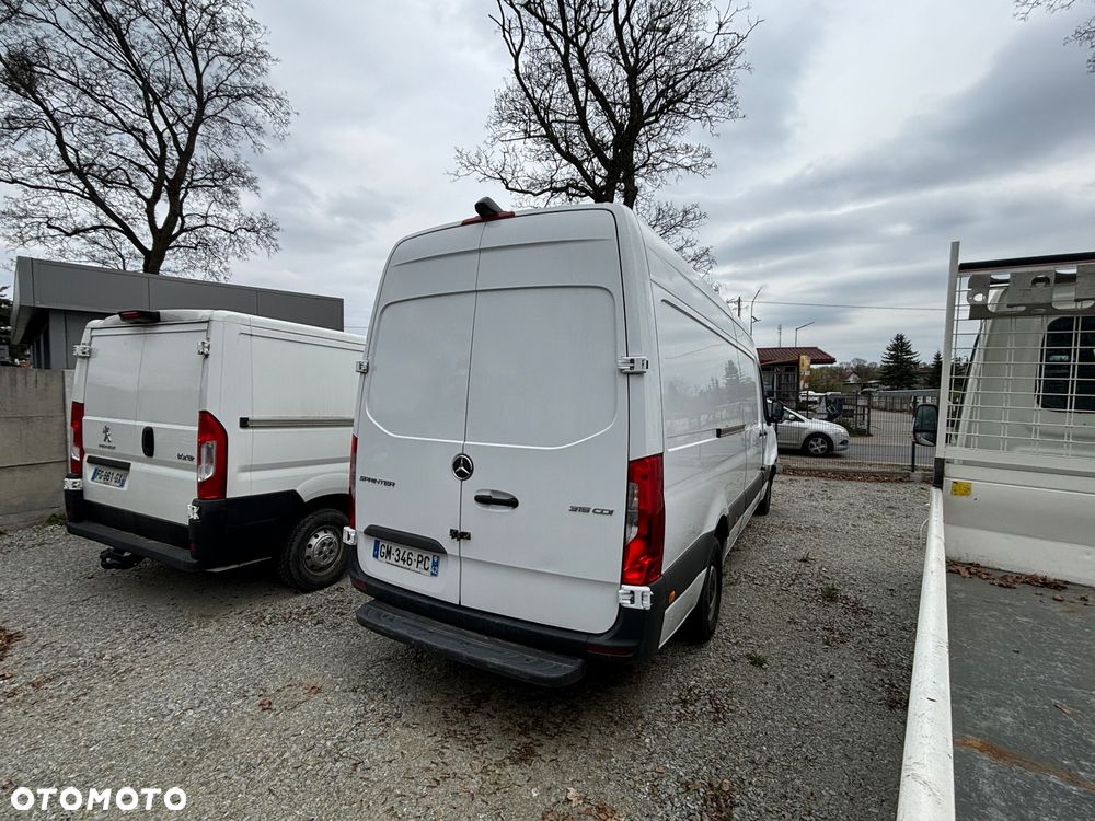 Mercedes-Benz Sprinter - 4